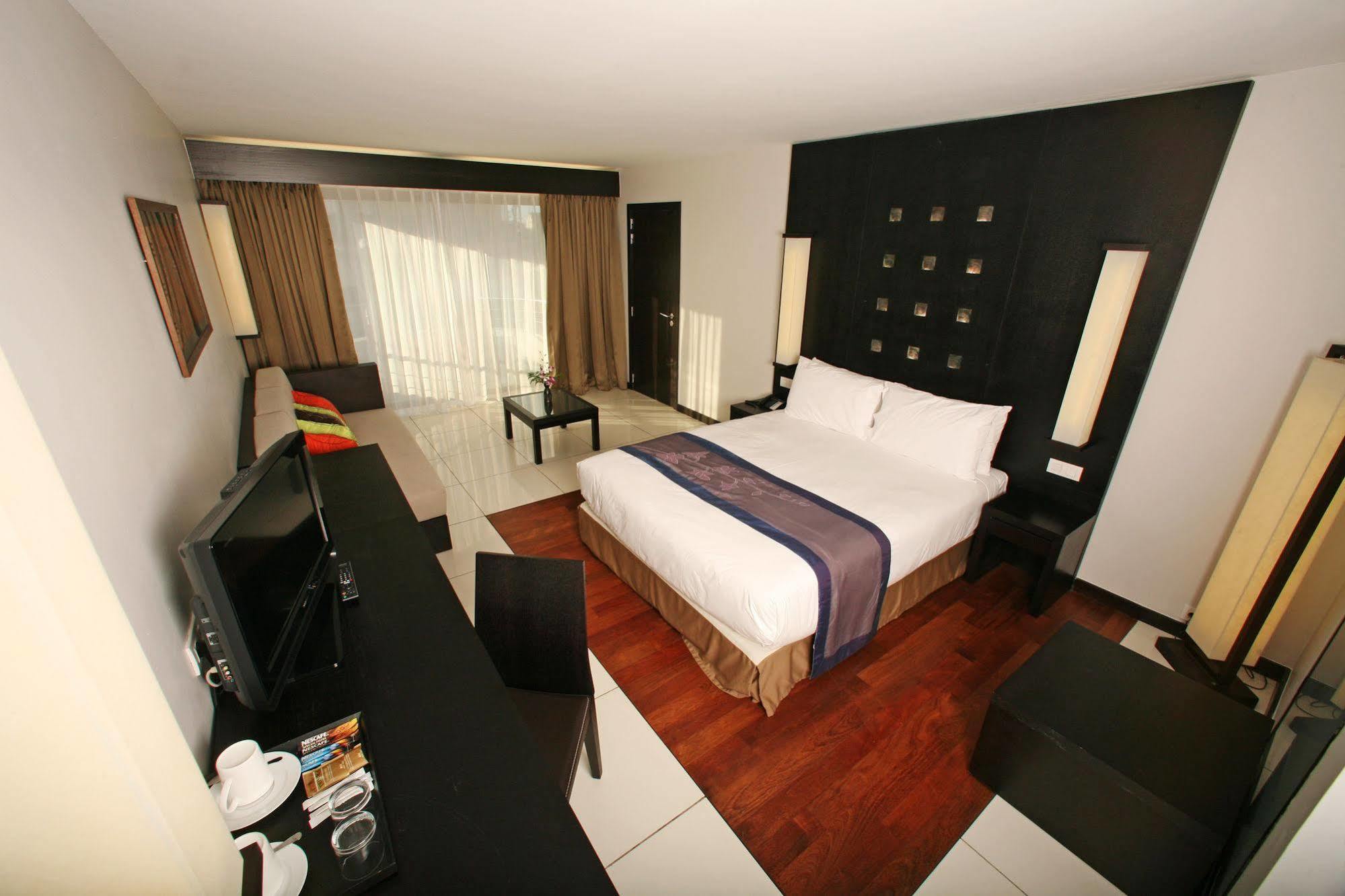 Hotel Tahiti Nui Papeete  Exteriör bild