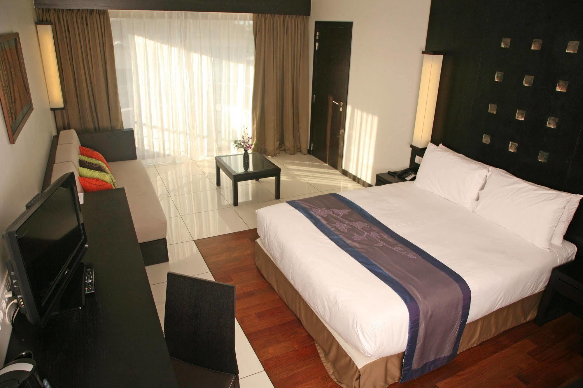 Hotel Tahiti Nui Papeete  Exteriör bild